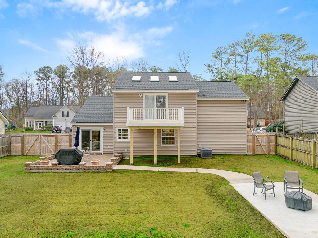 Image 25 of property listing at 803 N Aylesbury Road, Goose Creek, SC 29445