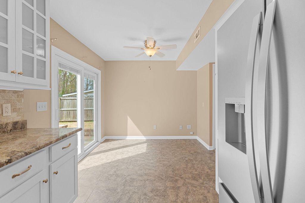 Image 5 of property listing at 803 N Aylesbury Road, Goose Creek, SC 29445