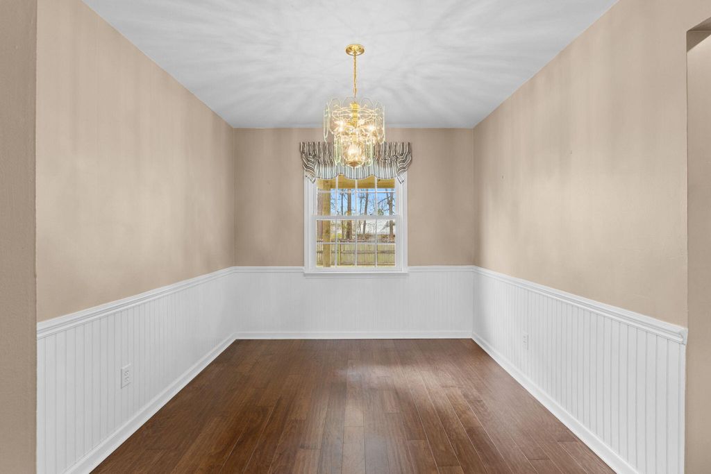 Image 6 of property listing at 803 N Aylesbury Road, Goose Creek, SC 29445