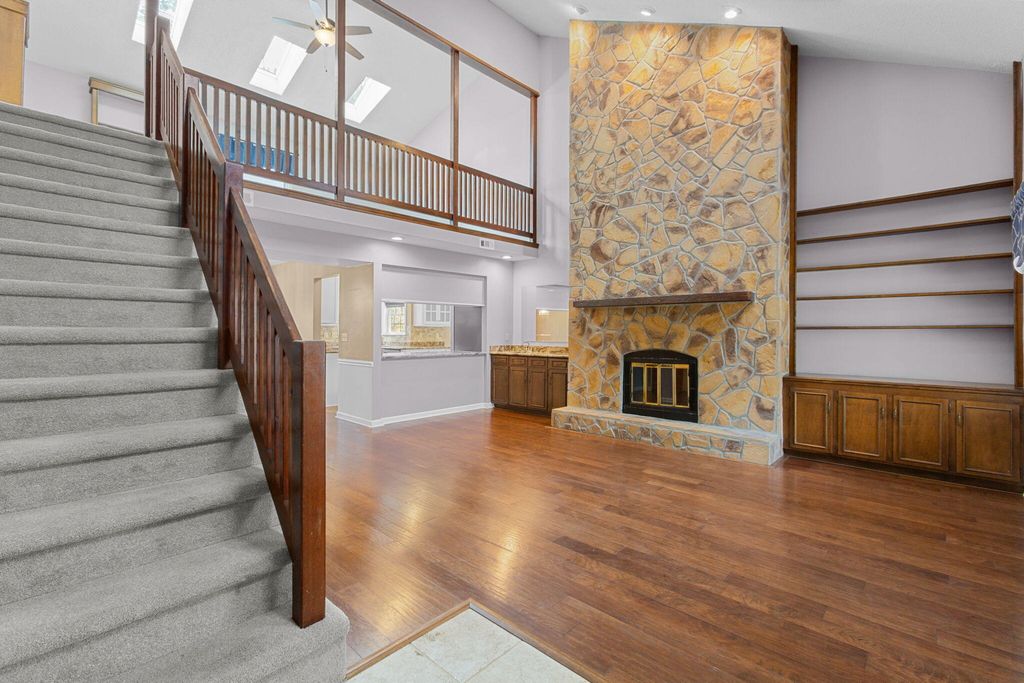 Image 8 of property listing at 803 N Aylesbury Road, Goose Creek, SC 29445