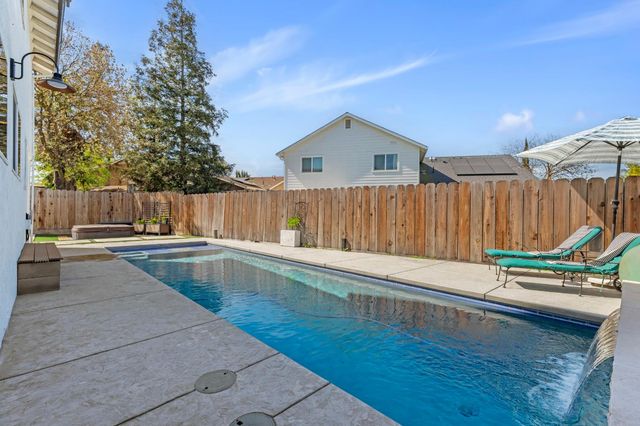 845 Sunrise Ave, Ripon, CA 95366