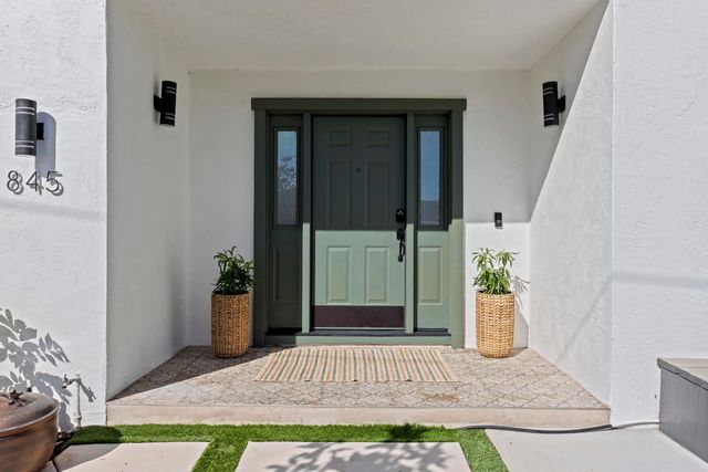 845 Sunrise Ave, Ripon, CA 95366