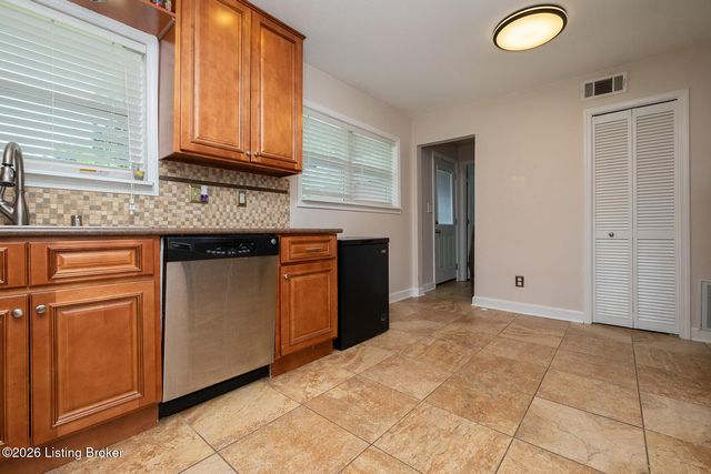 3620 Saint Edwards Dr, Louisville, KY 40299