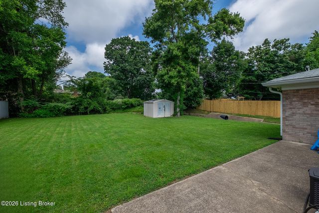 3620 Saint Edwards Dr, Louisville, KY 40299