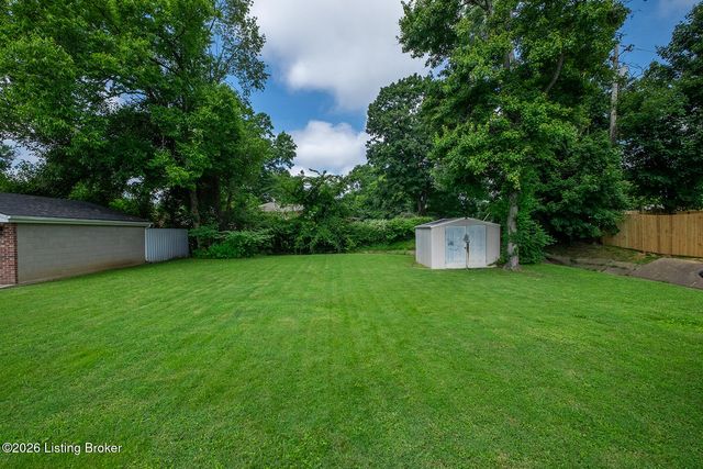 3620 Saint Edwards Dr, Louisville, KY 40299