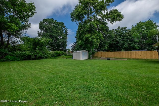 3620 Saint Edwards Dr, Louisville, KY 40299