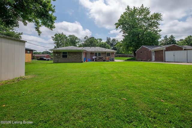 3620 Saint Edwards Dr, Louisville, KY 40299