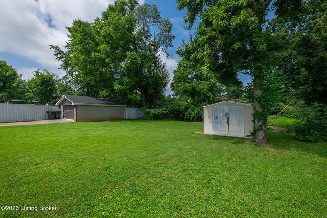 3620 Saint Edwards Dr, Louisville, KY 40299