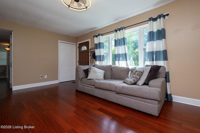 3620 Saint Edwards Dr, Louisville, KY 40299