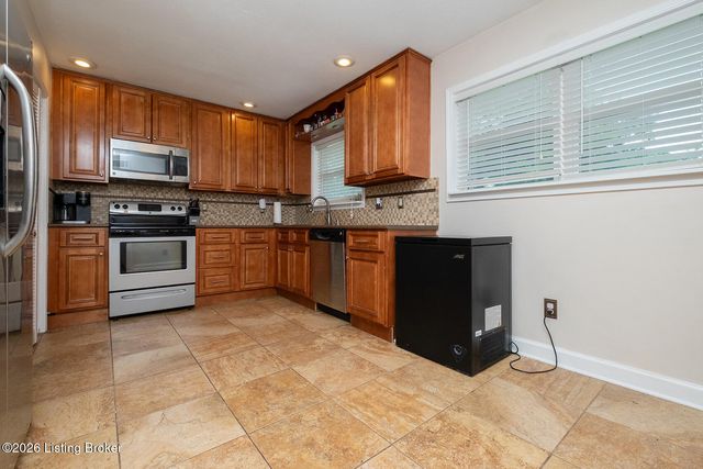 3620 Saint Edwards Dr, Louisville, KY 40299