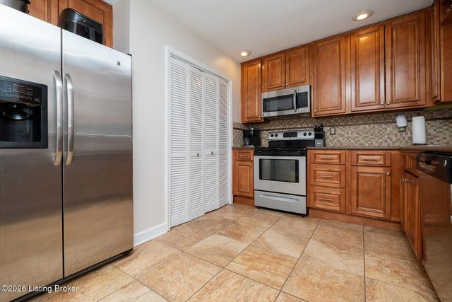 3620 Saint Edwards Dr, Louisville, KY 40299