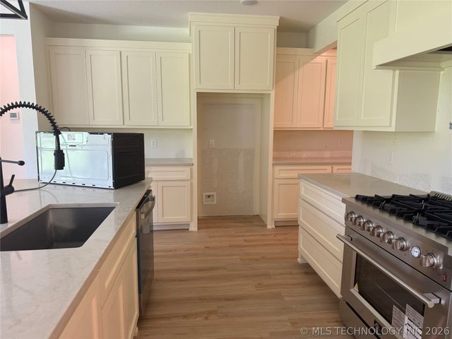 308 W Lauren Street, Kiefer, OK 74041