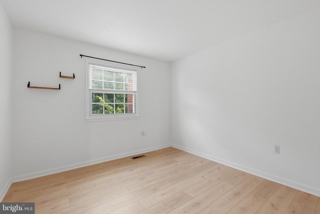 1110 MOOREFIELD CREEK RD SW, Vienna, VA 22180