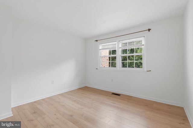 1110 MOOREFIELD CREEK RD SW, Vienna, VA 22180
