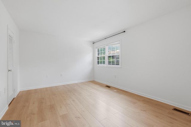 1110 MOOREFIELD CREEK RD SW, Vienna, VA 22180