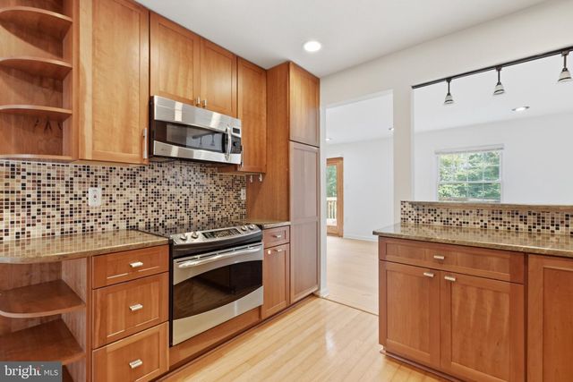 1110 MOOREFIELD CREEK RD SW, Vienna, VA 22180