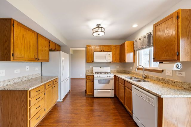 909 FOX CHASE DR Drive, Round Lake Beach, IL 60073