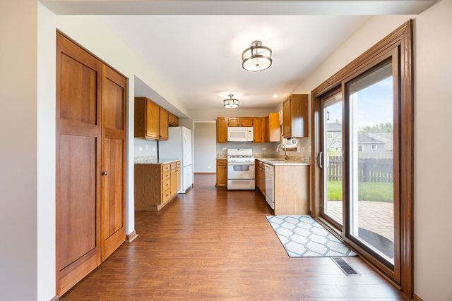 909 FOX CHASE DR Drive, Round Lake Beach, IL 60073