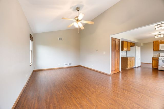 909 FOX CHASE DR Drive, Round Lake Beach, IL 60073