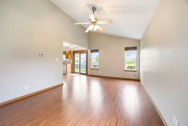 909 FOX CHASE DR Drive, Round Lake Beach, IL 60073