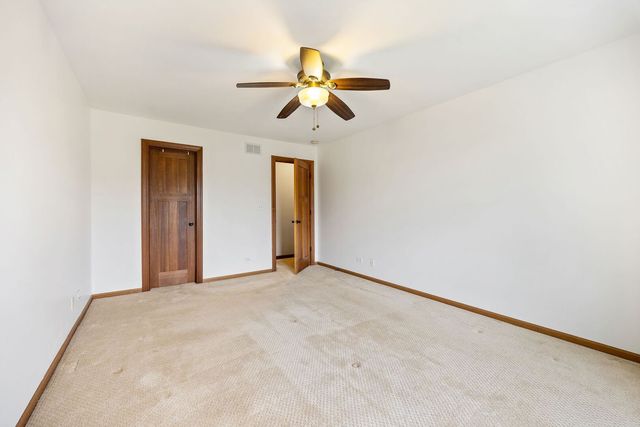 909 FOX CHASE DR Drive, Round Lake Beach, IL 60073