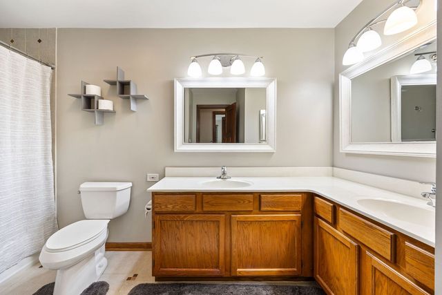 909 FOX CHASE DR Drive, Round Lake Beach, IL 60073