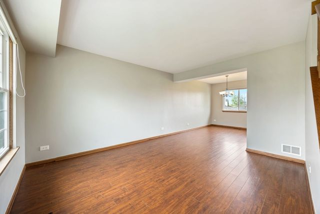 909 FOX CHASE DR Drive, Round Lake Beach, IL 60073