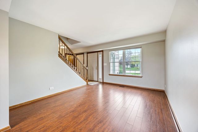 909 FOX CHASE DR Drive, Round Lake Beach, IL 60073