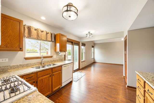 909 FOX CHASE DR Drive, Round Lake Beach, IL 60073
