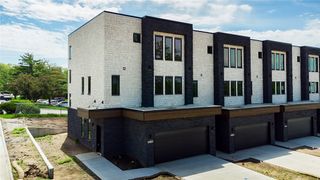 2716 Fleur Drive 12, Des Moines, IA 50321