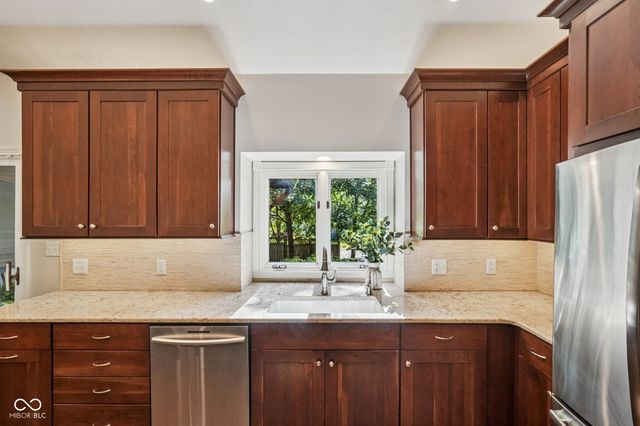 1985 Mulsanne Drive, Zionsville, IN 46077
