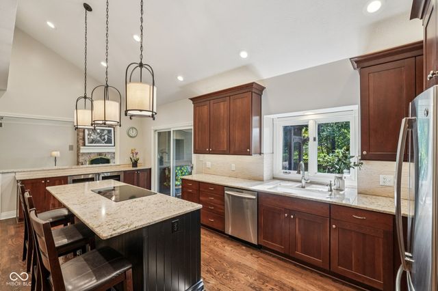 1985 Mulsanne Drive, Zionsville, IN 46077