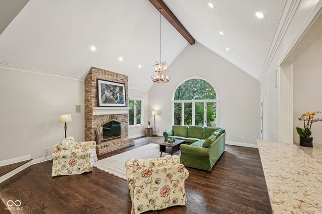 1985 Mulsanne Drive, Zionsville, IN 46077