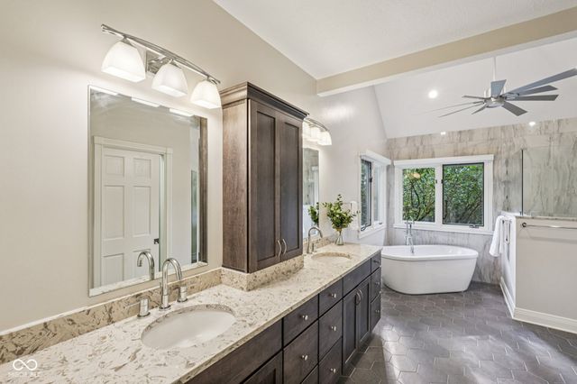 1985 Mulsanne Drive, Zionsville, IN 46077