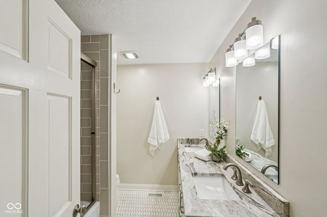 1985 Mulsanne Drive, Zionsville, IN 46077