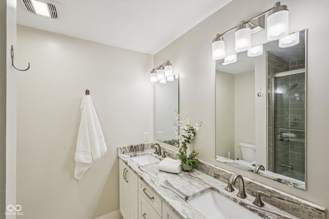 1985 Mulsanne Drive, Zionsville, IN 46077