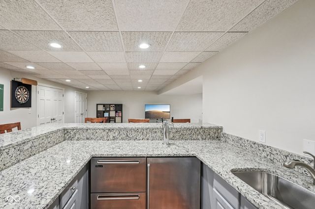 1985 Mulsanne Drive, Zionsville, IN 46077