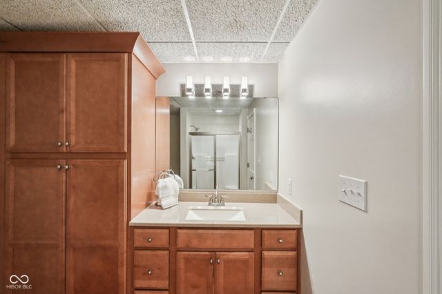 1985 Mulsanne Drive, Zionsville, IN 46077
