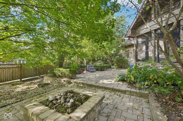 1985 Mulsanne Drive, Zionsville, IN 46077