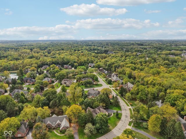 1985 Mulsanne Drive, Zionsville, IN 46077