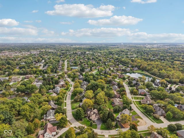 1985 Mulsanne Drive, Zionsville, IN 46077