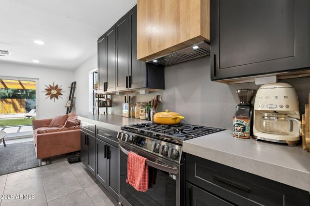 1524 E HARVARD Street, Phoenix, AZ 85006