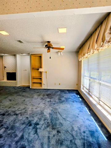 1020 Redbud Court, Arlington, TX 76012