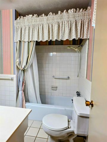 1020 Redbud Court, Arlington, TX 76012