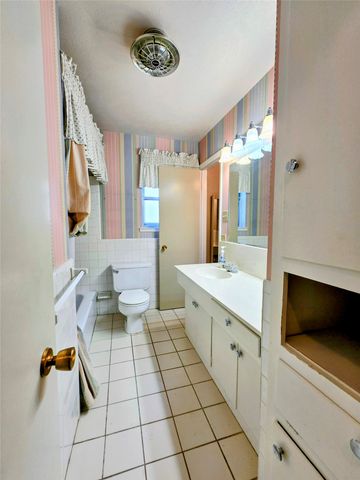 1020 Redbud Court, Arlington, TX 76012