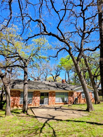 1020 Redbud Court, Arlington, TX 76012