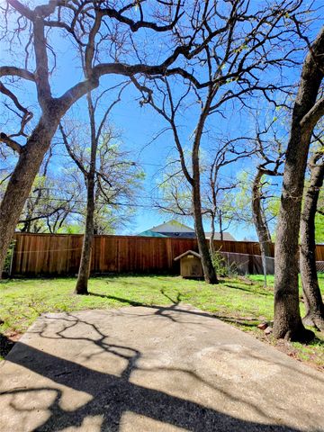 1020 Redbud Court, Arlington, TX 76012