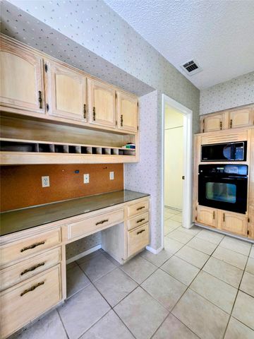 1020 Redbud Court, Arlington, TX 76012