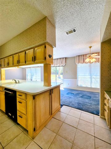 1020 Redbud Court, Arlington, TX 76012