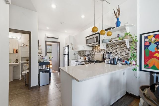 751 Franklin Avenue, New York City, NY 11238